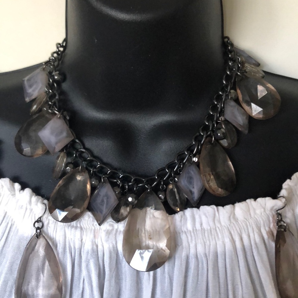 Set necklace & earrings